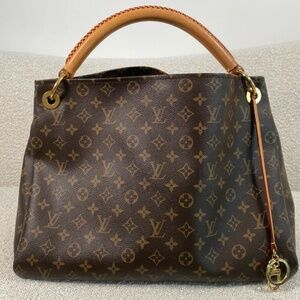 Authentic Louis Vuitton Artsy MM bag Monogram
